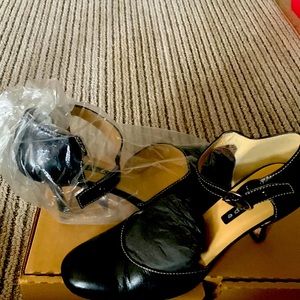 Beautiful Italian leather dress heel by Hype